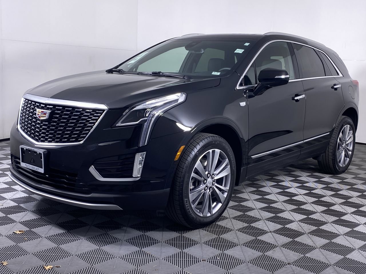 Certified 2025 Cadillac XT5 Premium Luxury FWD image 33