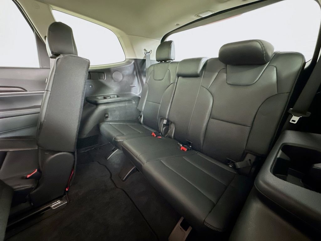 Used 2025 Kia Telluride LX FWD image 28