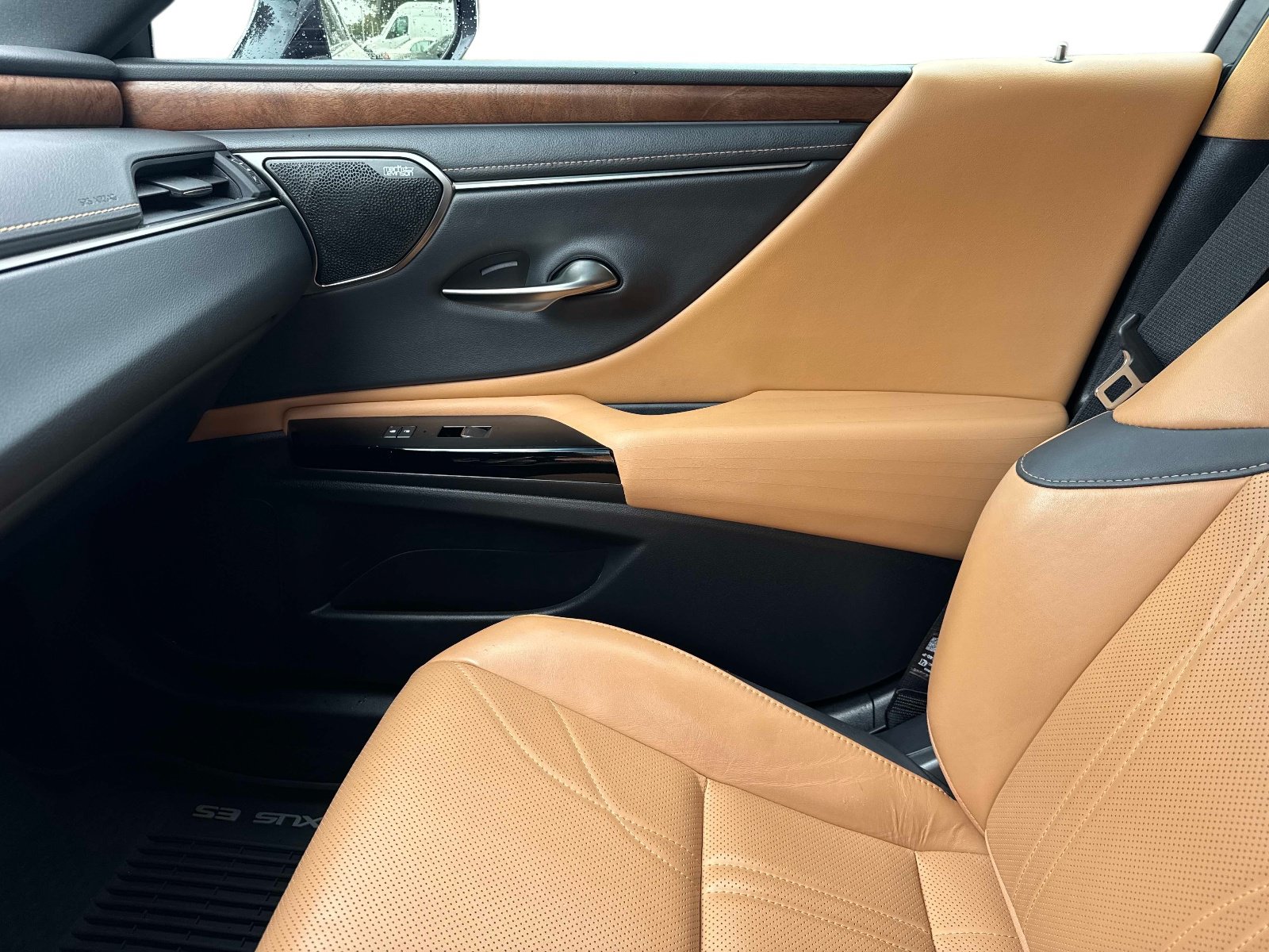 Certified 2022 Lexus ES 350 Ultra Luxury w/ Accessory Package 2 FWD image 22