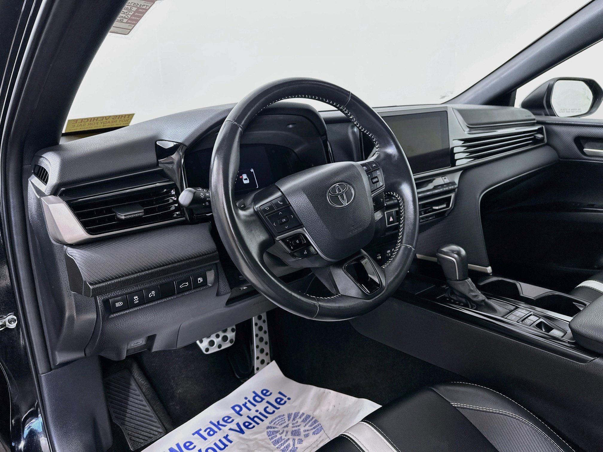 Certified 2025 Toyota Camry SE FWD image 9