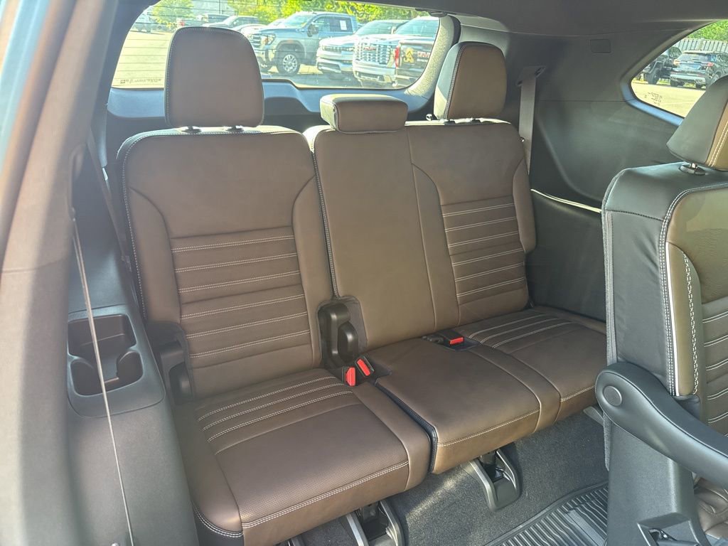 New 2026 GMC Acadia Denali Ultimate w/ LPO, Floor Liner Package AWD/4WD image 13