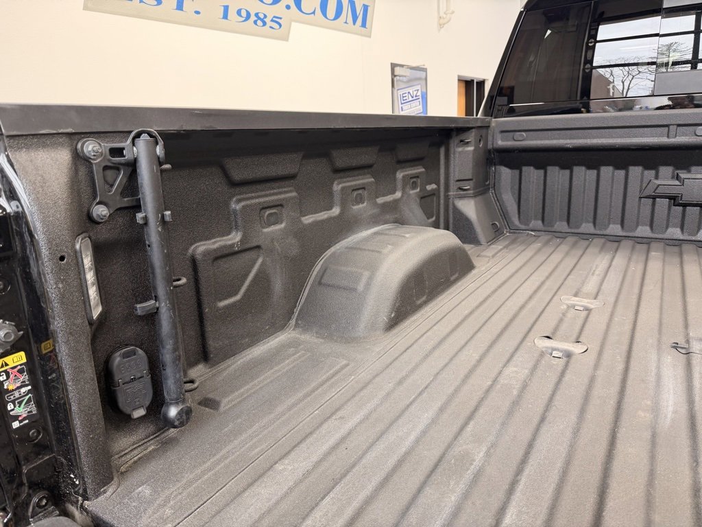 Used 2024 Chevrolet Silverado 2500 LT w/ Midnight Edition image 10