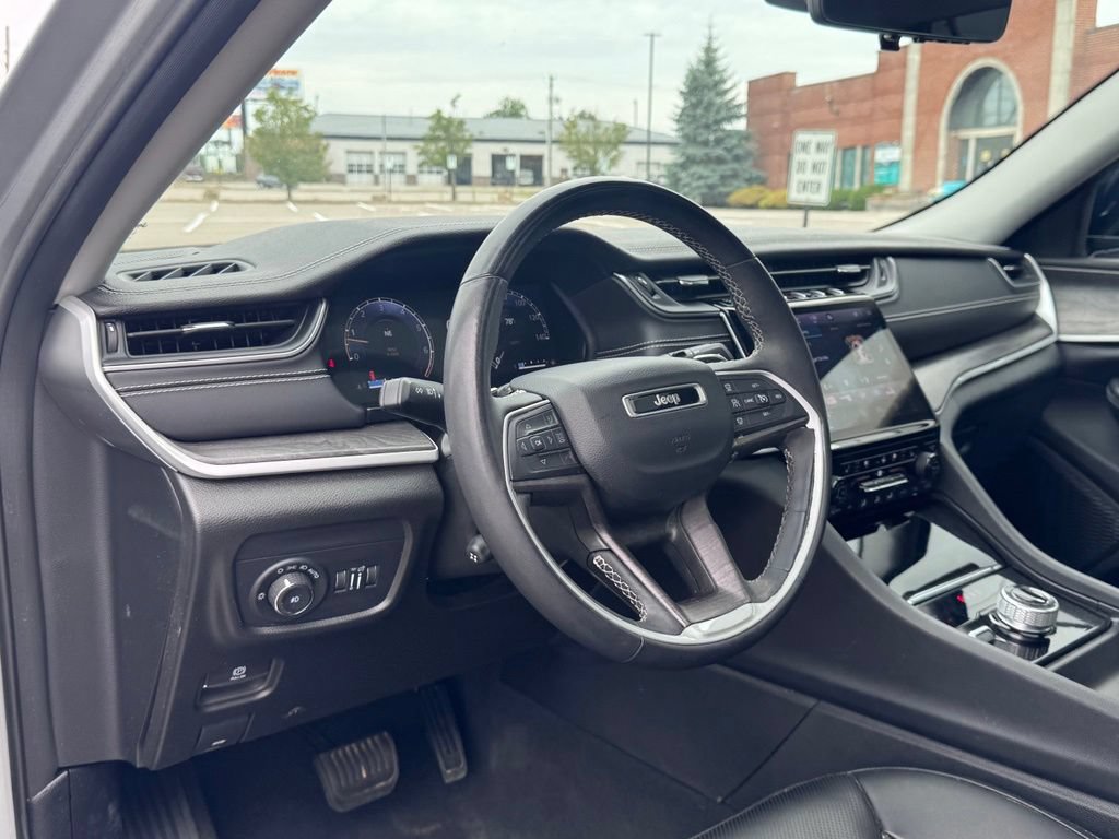 Used 2024 Jeep Grand Cherokee L Limited w/ Luxury Tech Group II AWD/4WD image 11