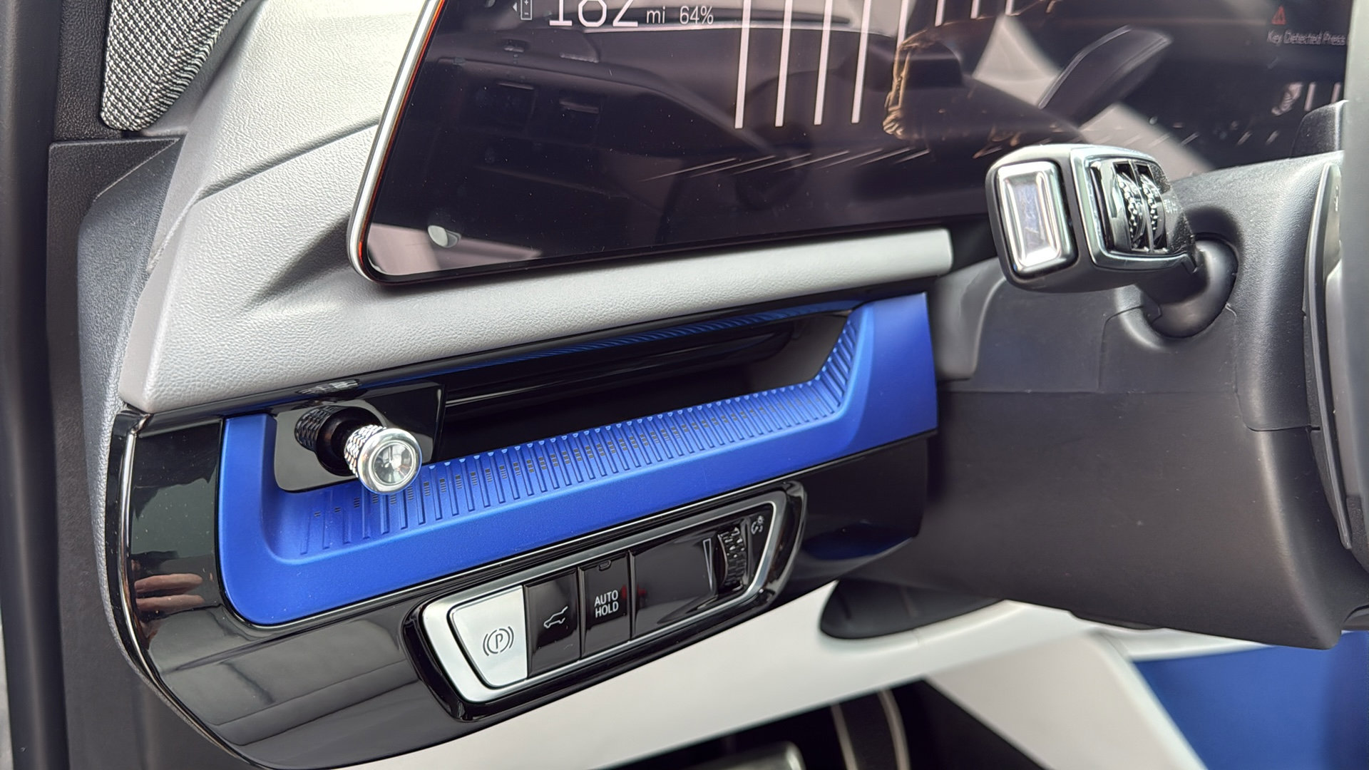 New 2026 Cadillac Optiq Luxury 2 image 11