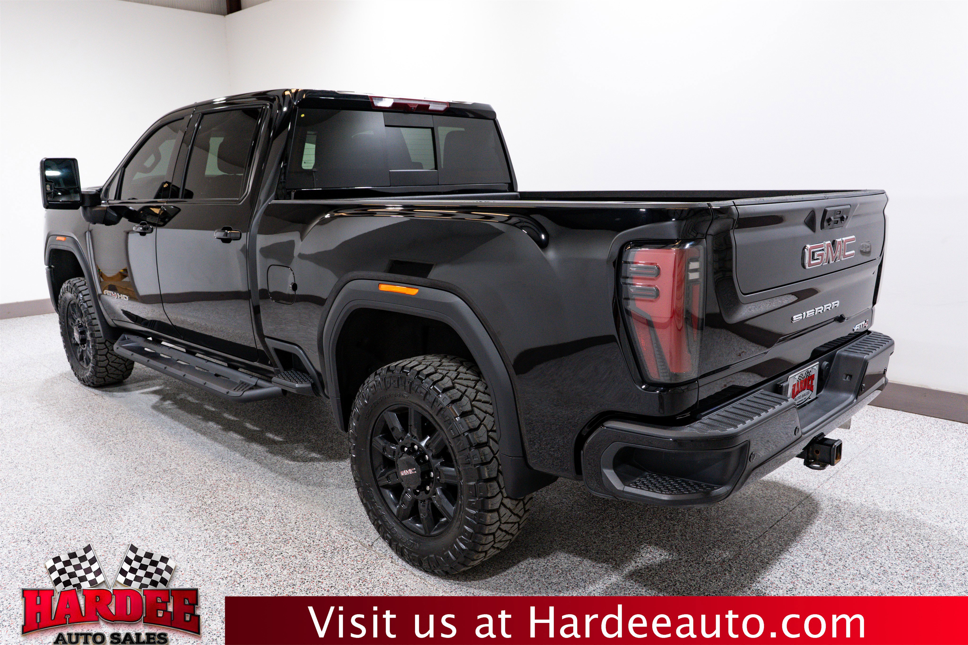 Used 2024 GMC Sierra 2500 AT4 w/ AT4 Preferred Package image 3