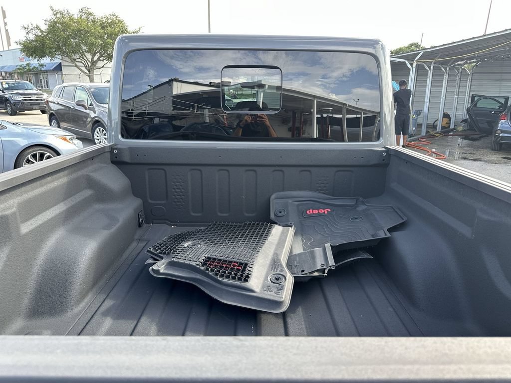 Used 2021 Jeep Gladiator Overland AWD/4WD image 19