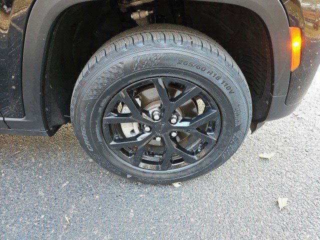 Used 2024 Jeep Grand Cherokee Altitude image 10