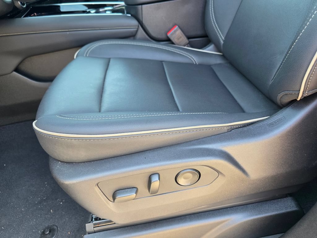 New 2026 Chevrolet Suburban Premier RWD image 9