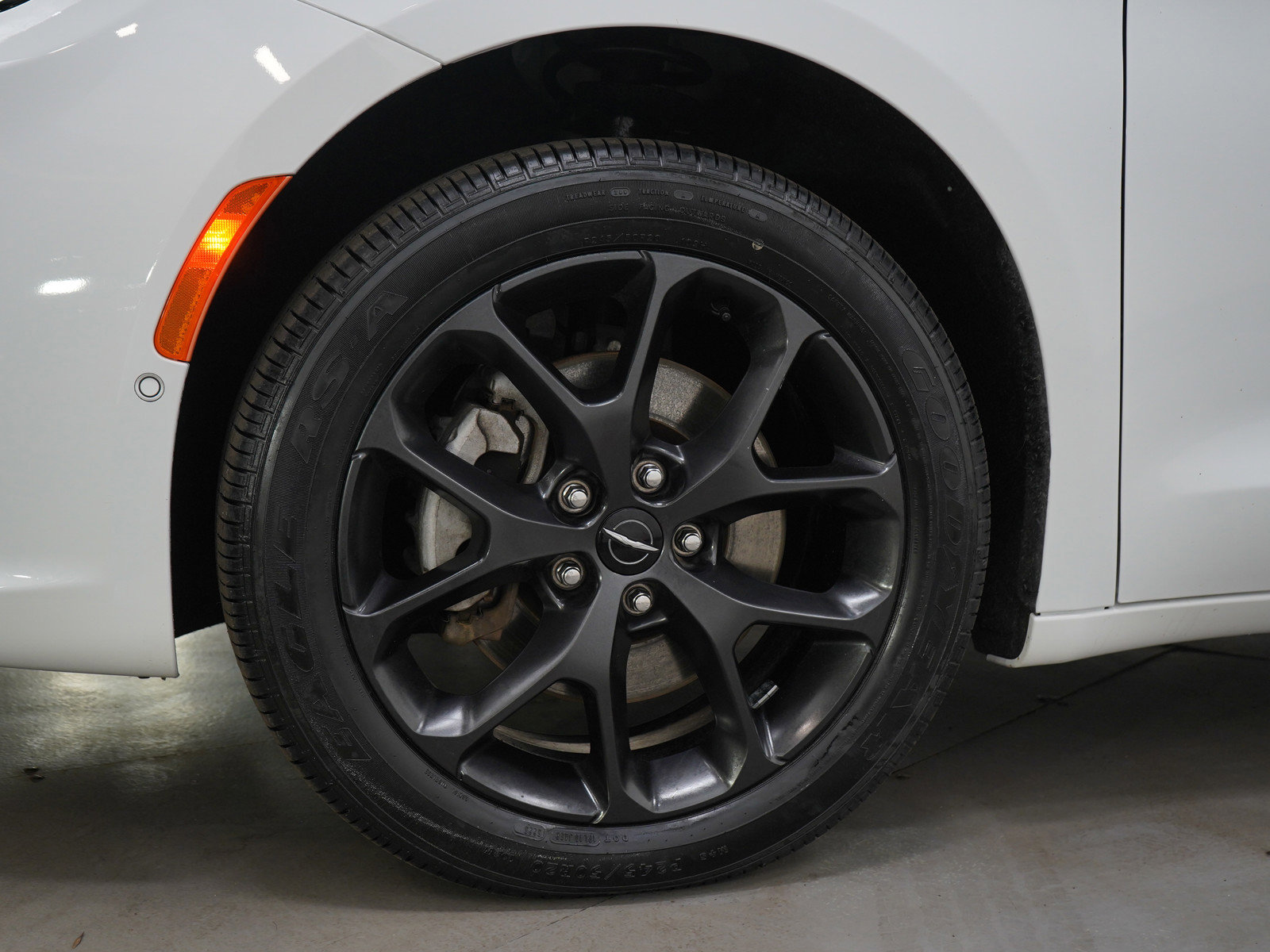 Used 2023 Chrysler Pacifica Touring-L w/ S Appearance Package AWD/4WD image 30