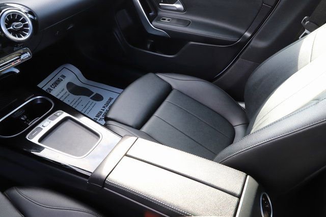 Used 2025 Mercedes-Benz CLA 250 4MATIC image 26
