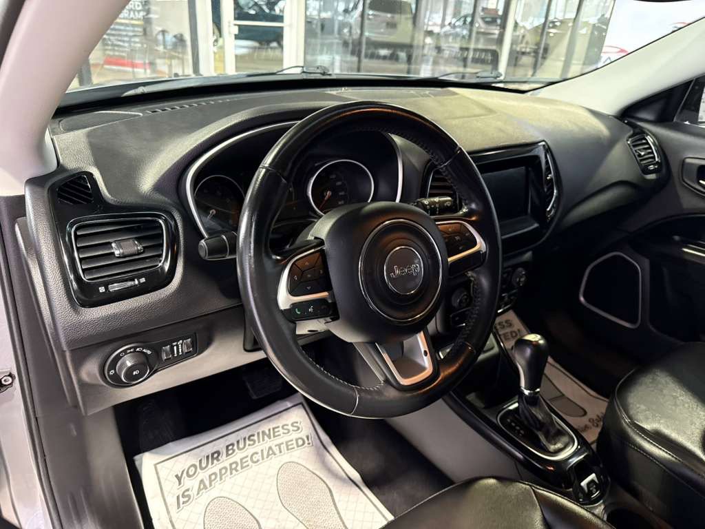Used 2019 Jeep Compass Latitude FWD image 31