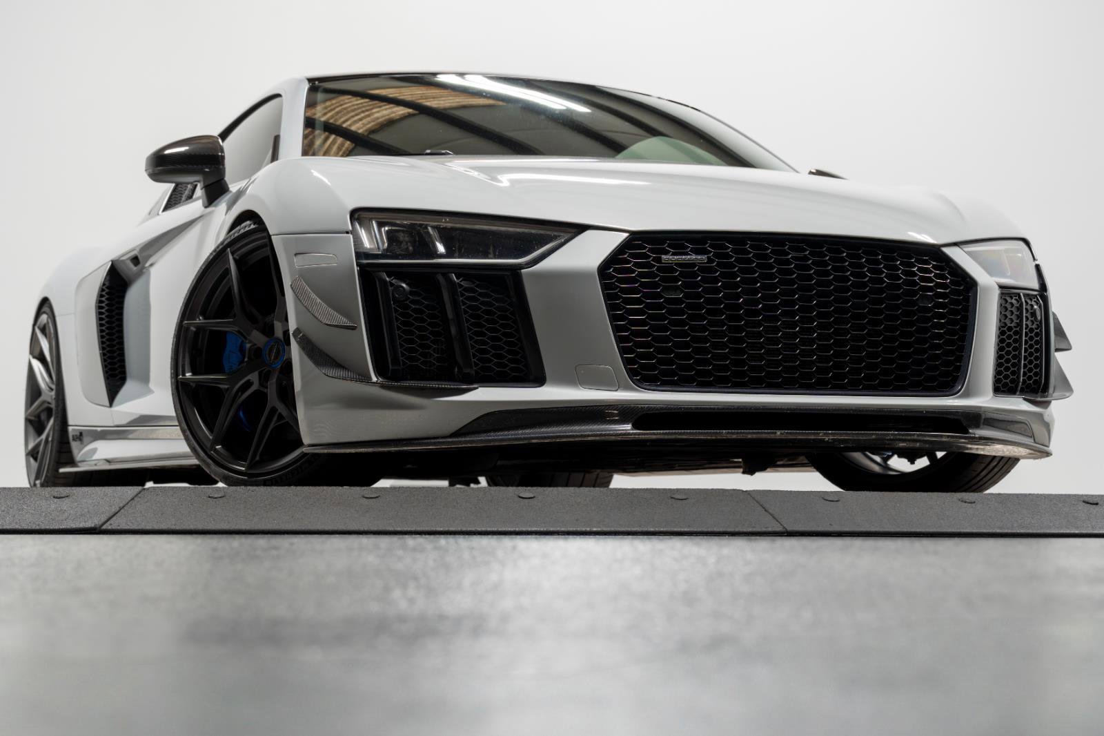 Used 2017 Audi R8 V10 plus w/ Full Leather Package image 36