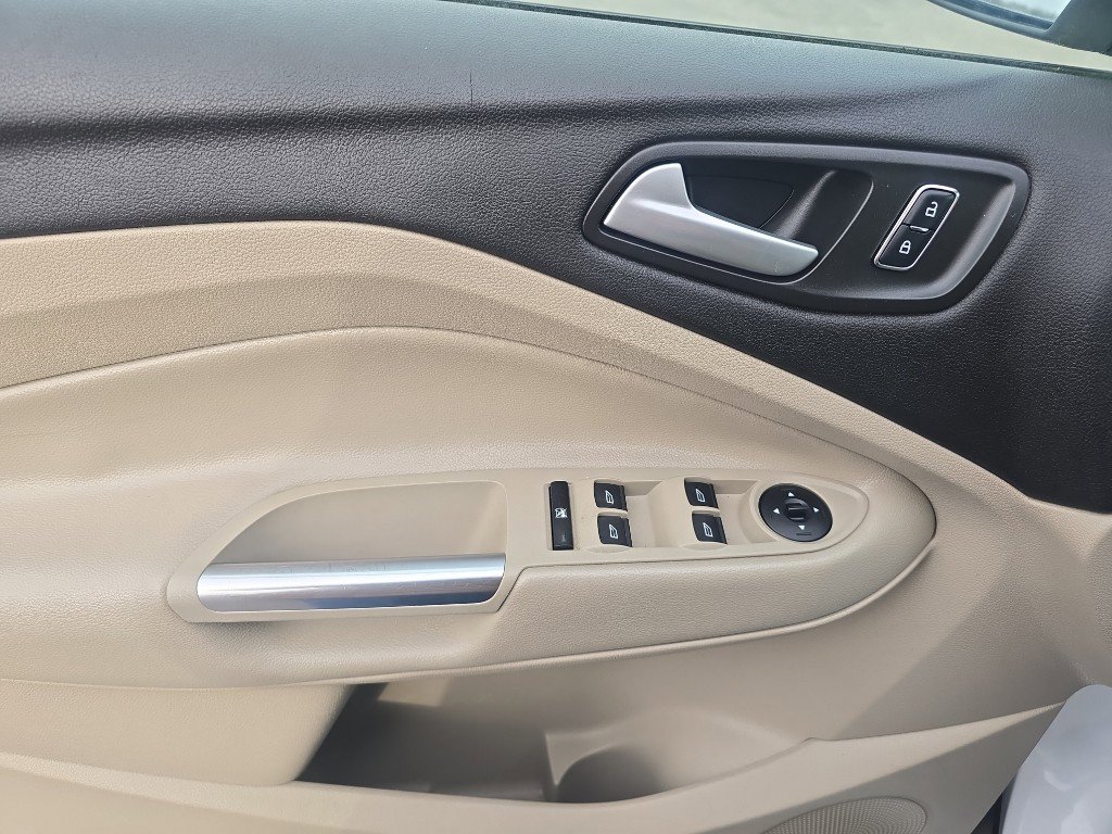 Used 2015 Ford Escape SE w/ Equipment Group 201A image 18