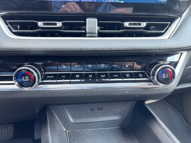 Used 2025 Chevrolet Equinox LT w/ Convenience Package II FWD image 19