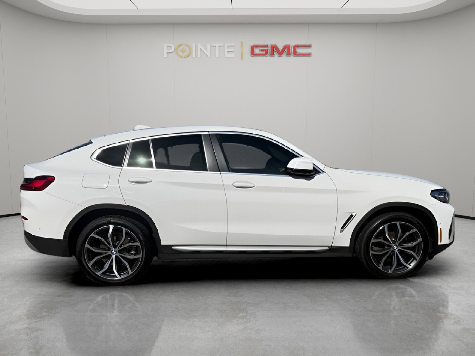 Used 2023 BMW X4 xDrive30i w/ Parking Assistance Package image 9