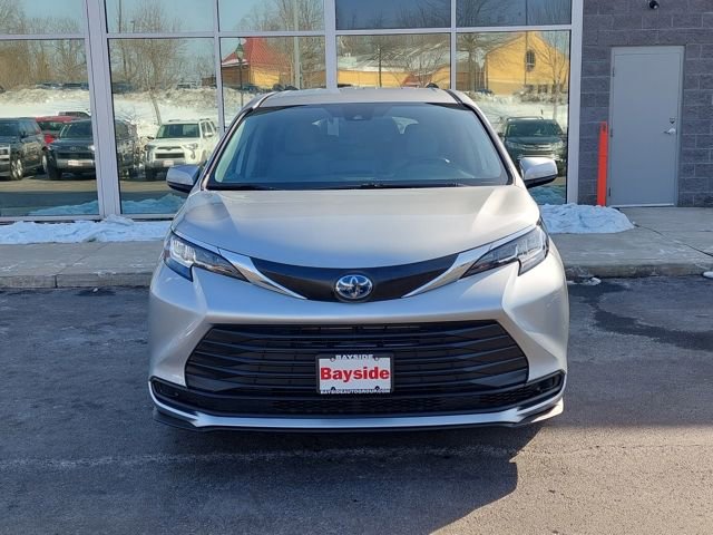 Certified 2022 Toyota Sienna LE image 5