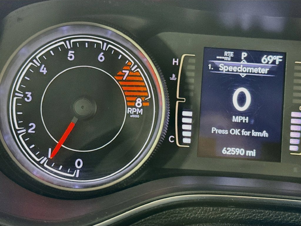 Used 2019 Jeep Cherokee Latitude Plus FWD image 15
