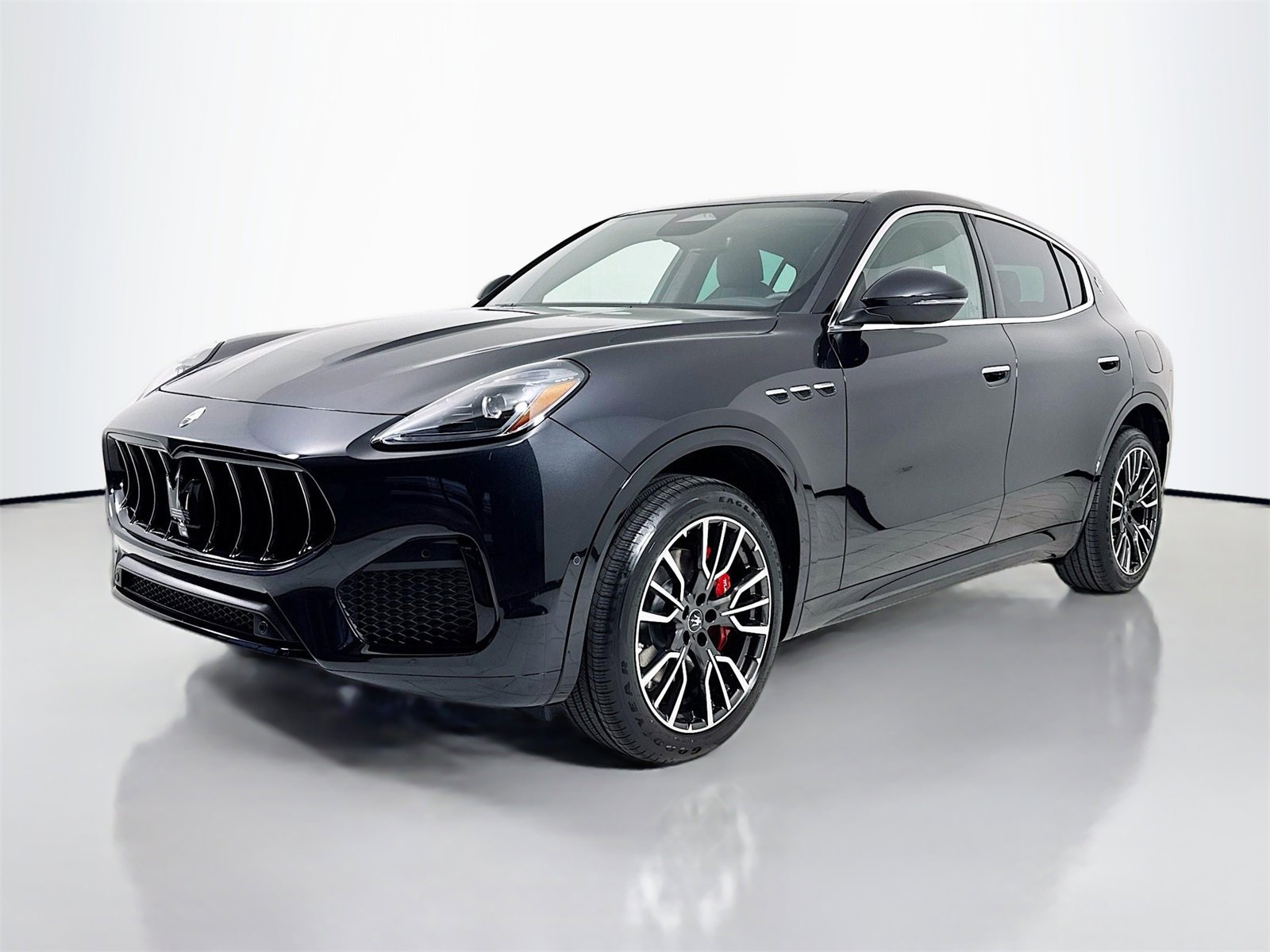New 2025 Maserati Grecale GT image 4