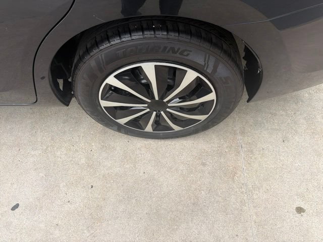 Used 2015 Toyota Corolla LE FWD image 26