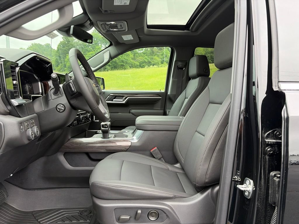 New 2026 Chevrolet Silverado 1500 LTZ w/ LTZ Premium Package AWD/4WD image 24