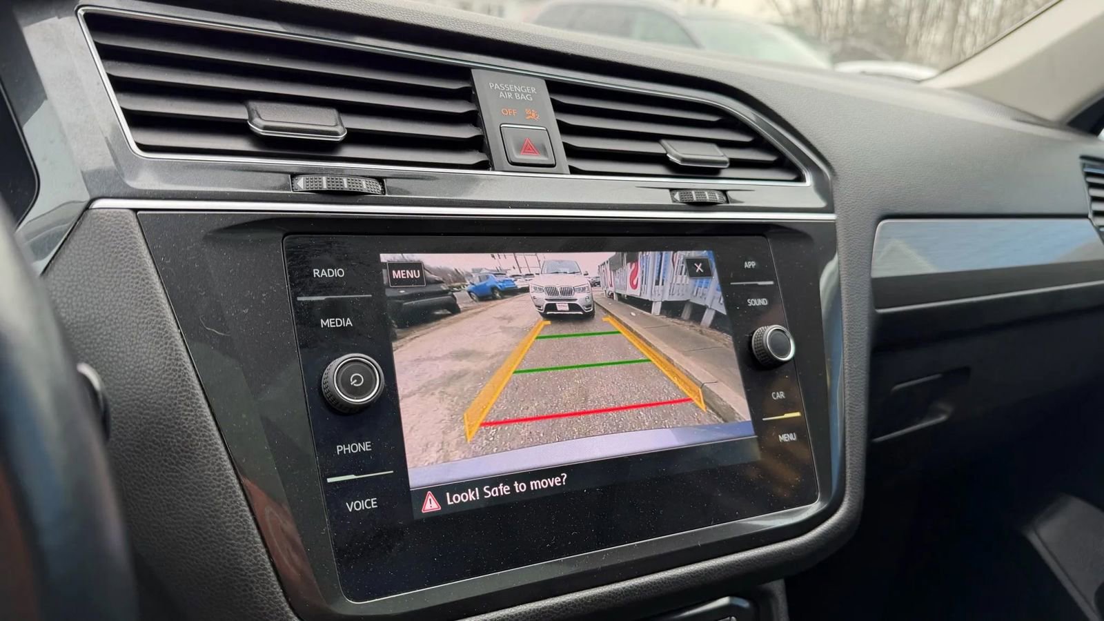 Used 2018 Volkswagen Tiguan SE w/ Panoramic Sunroof Package image 36