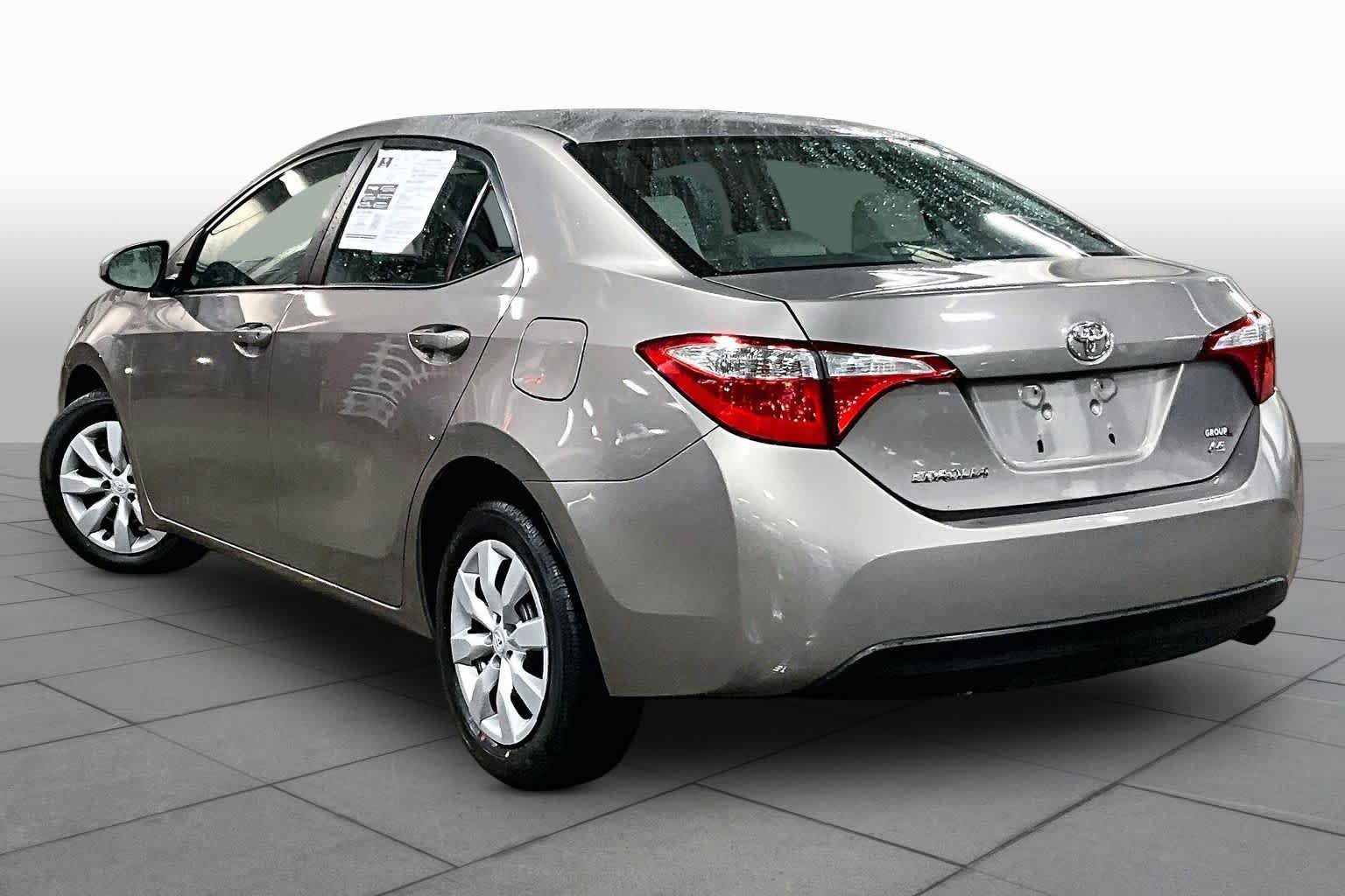 Used 2016 Toyota Corolla LE FWD image 12