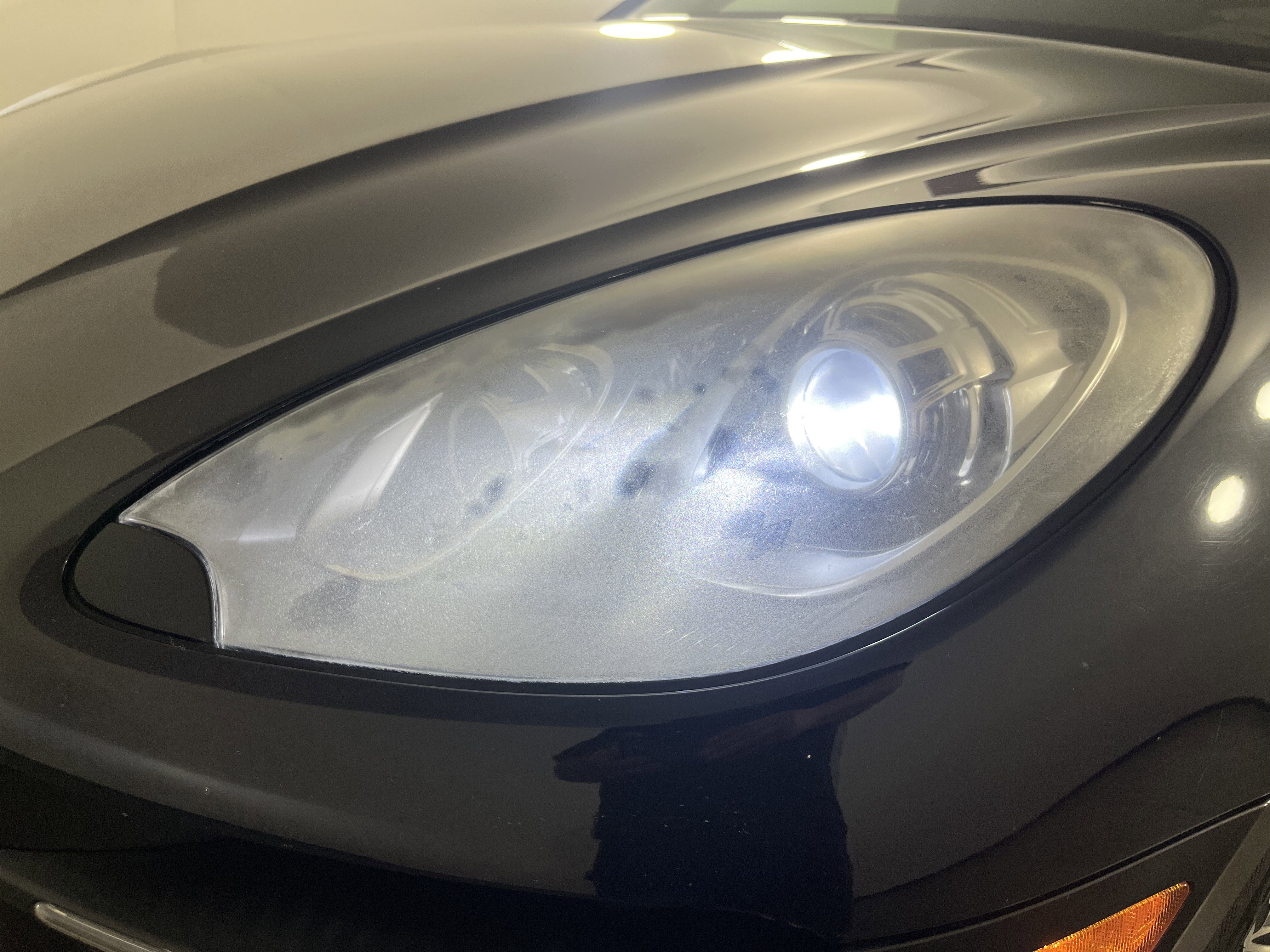 Used 2016 Porsche Macan Turbo AWD/4WD image 26