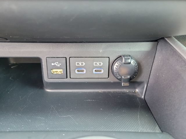 Used 2022 Toyota Highlander XLE FWD image 26