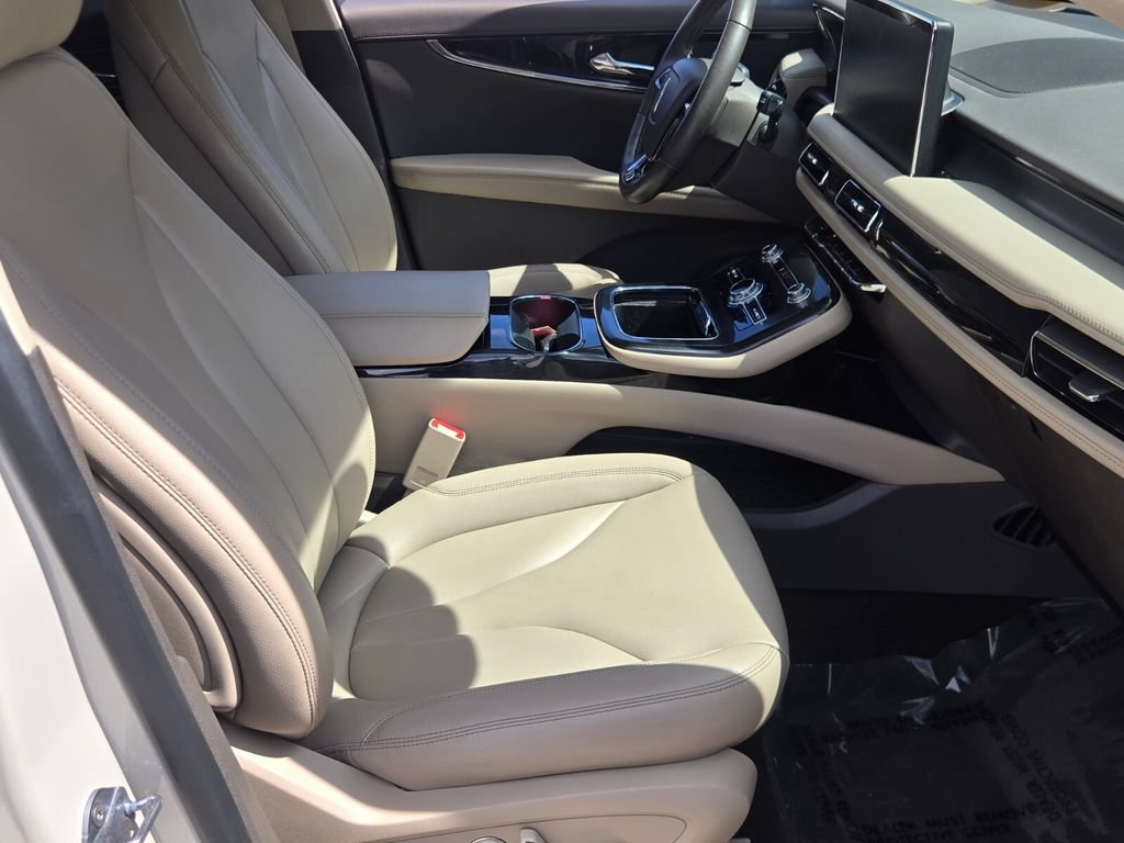 Used 2023 Lincoln Nautilus AWD w/ Premium Package image 16