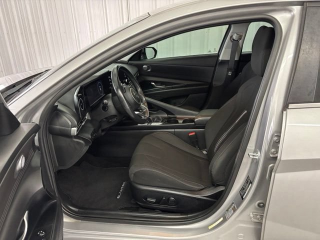 Used 2021 Hyundai Elantra SEL w/ Convenience + Premium Package FWD image 2