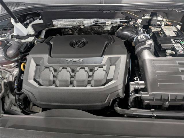 Used 2024 Volkswagen Tiguan SE R-Line image 28