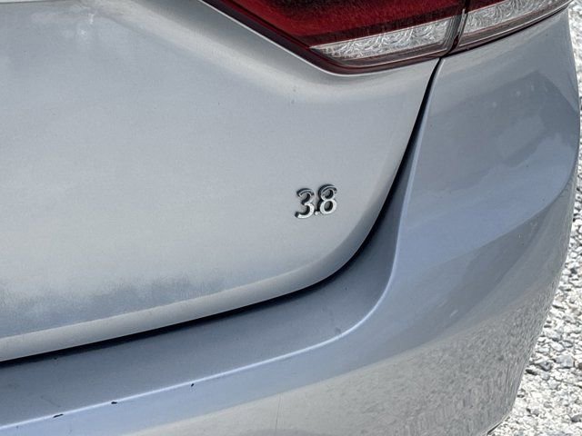 Used 2015 Hyundai Genesis 3.8 RWD image 6