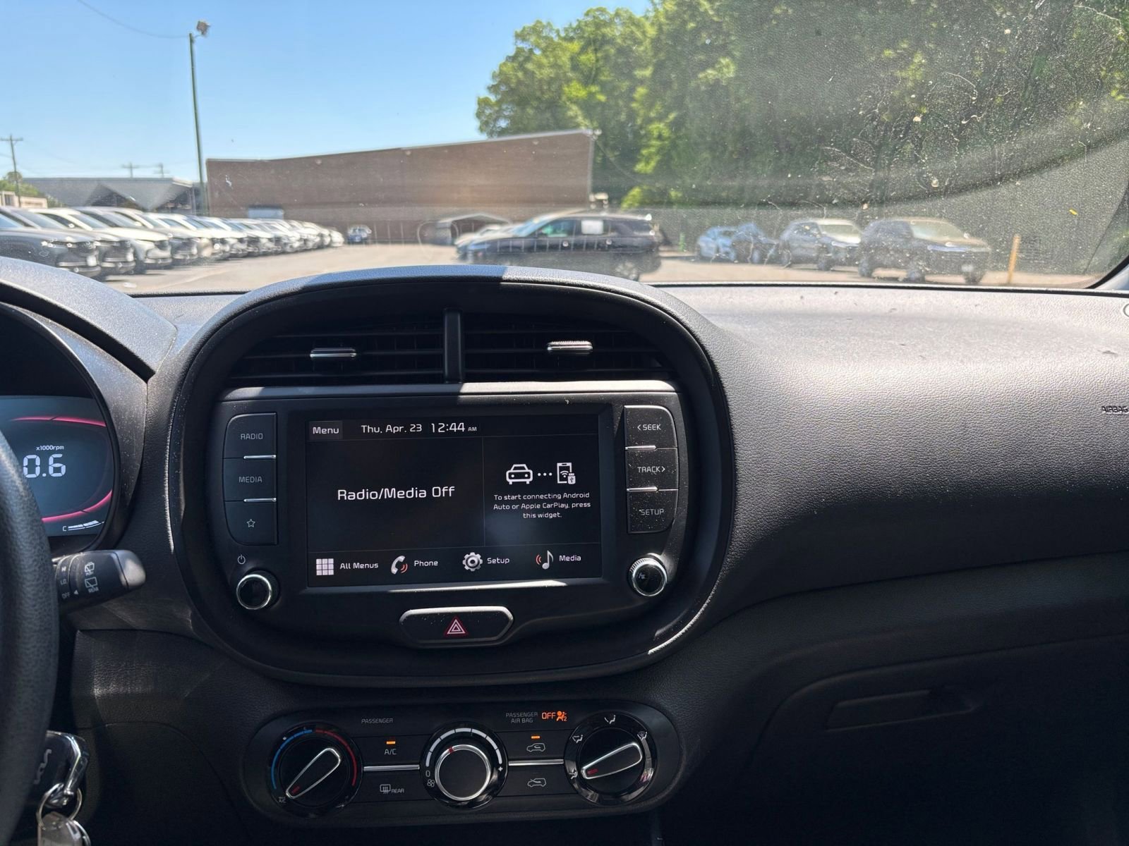 Used 2025 Kia Soul LX w/ LX Technology Package FWD image 17