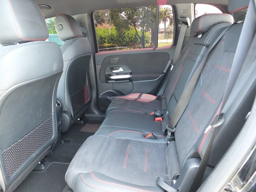 Used 2024 Mercedes-Benz EQB 300 4MATIC image 17