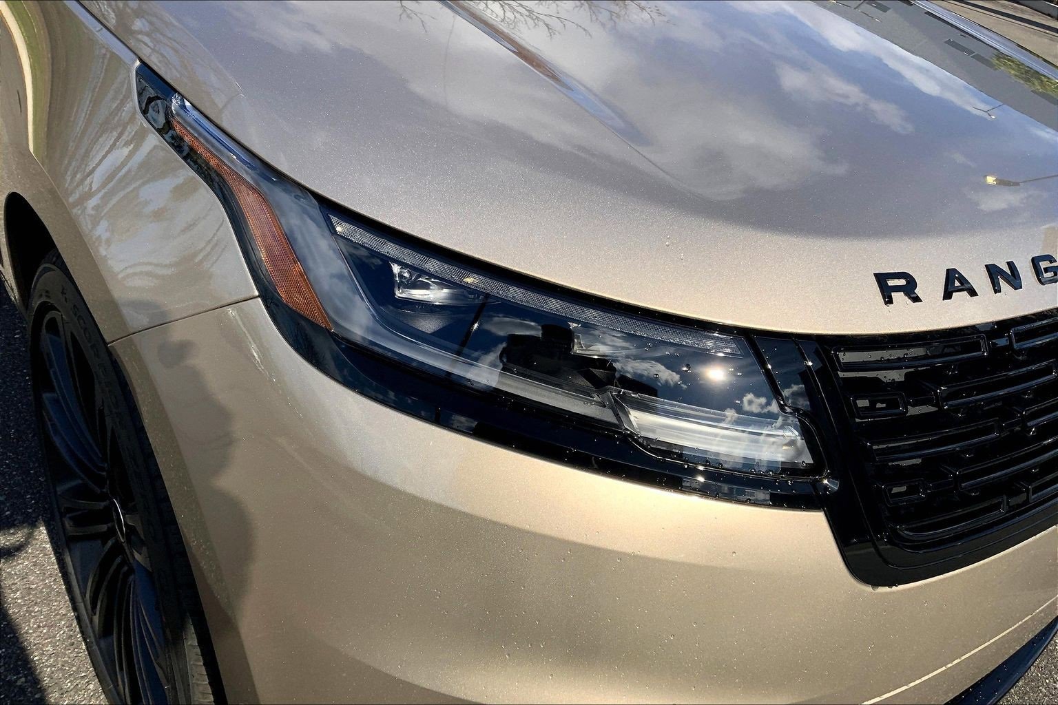 New 2026 Land Rover Range Rover Velar Dynamic SE image 13