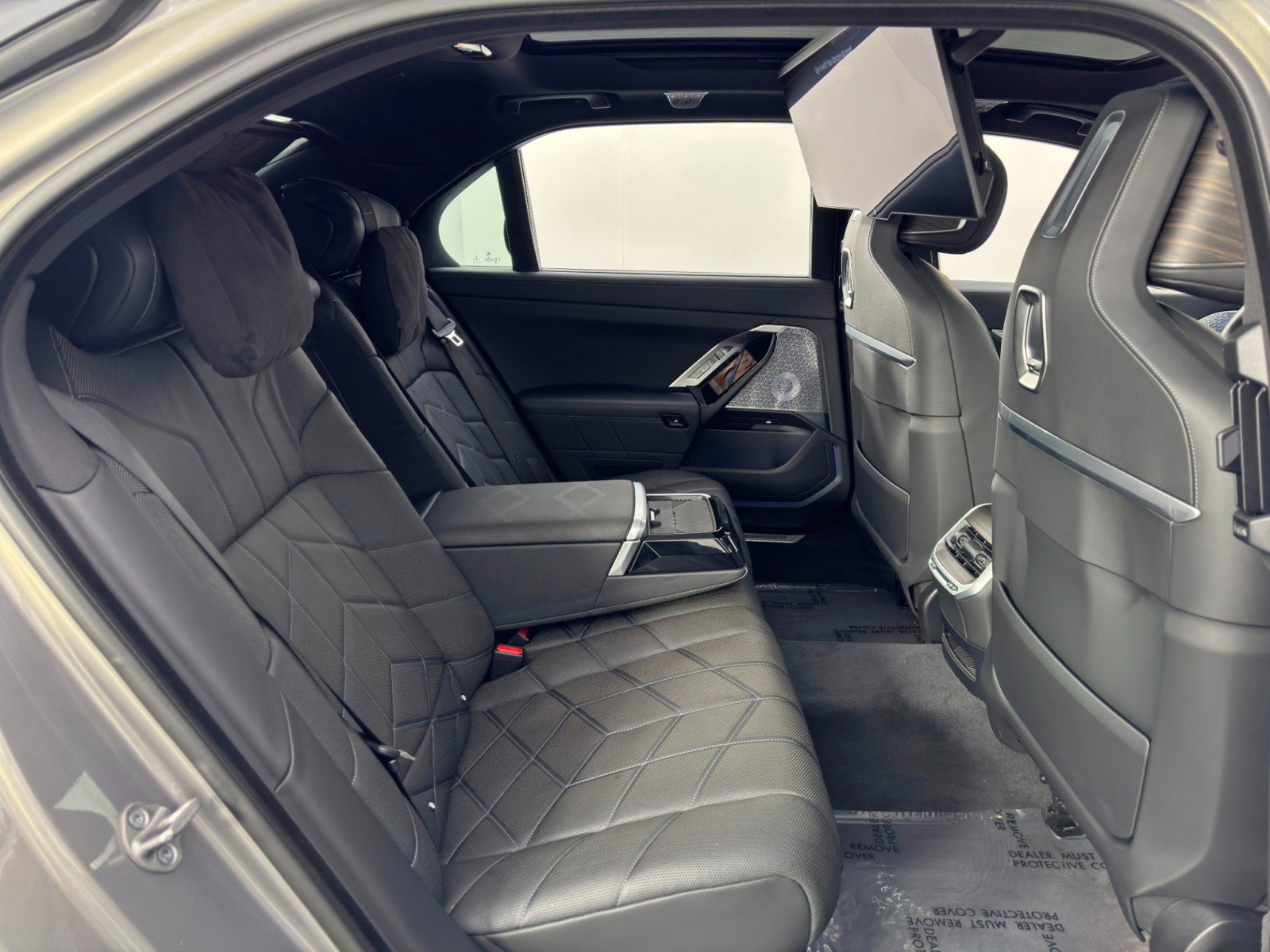 Used 2023 BMW i7 xDrive60 image 52