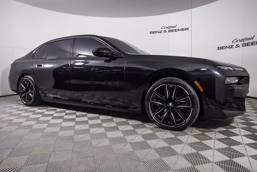 Used 2026 BMW i7 eDrive50 w/ M Sport Package RWD image 2