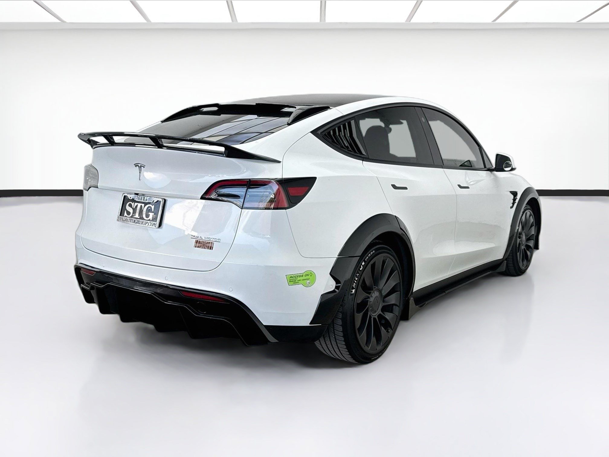 Used 2023 Tesla Model Y Performance AWD/4WD image 4