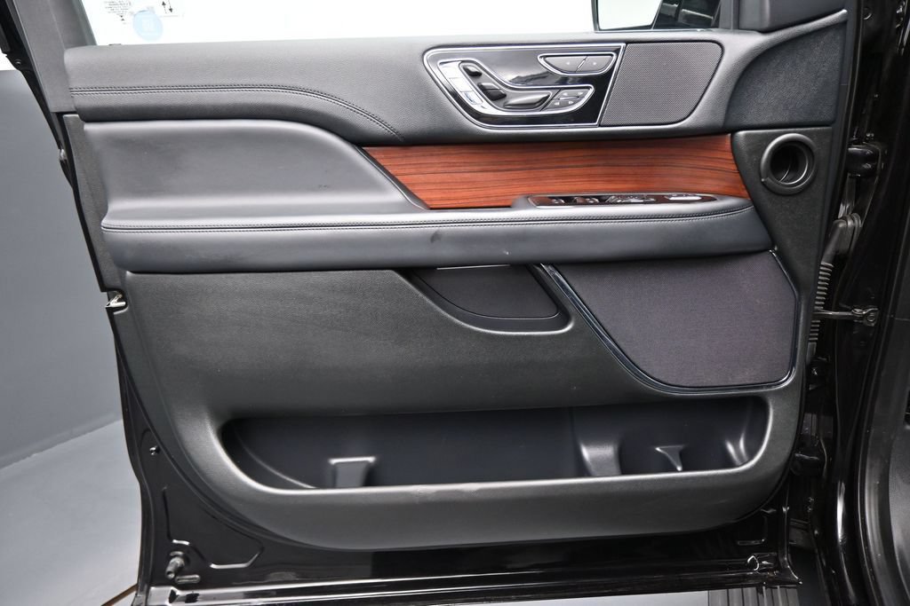 Used 2023 Lincoln Navigator Reserve AWD/4WD image 10