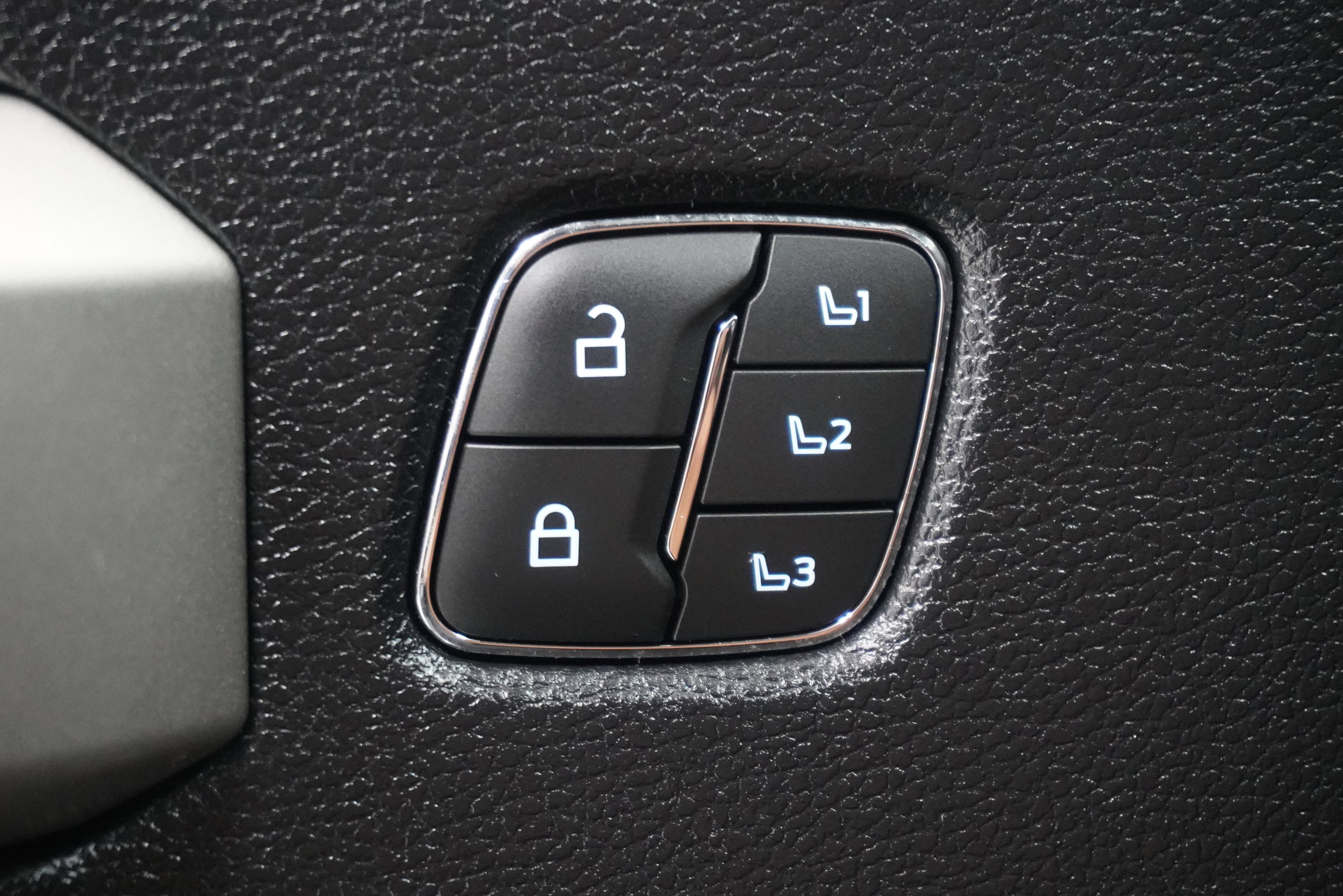 Used 2021 Ford F250 Lariat image 15