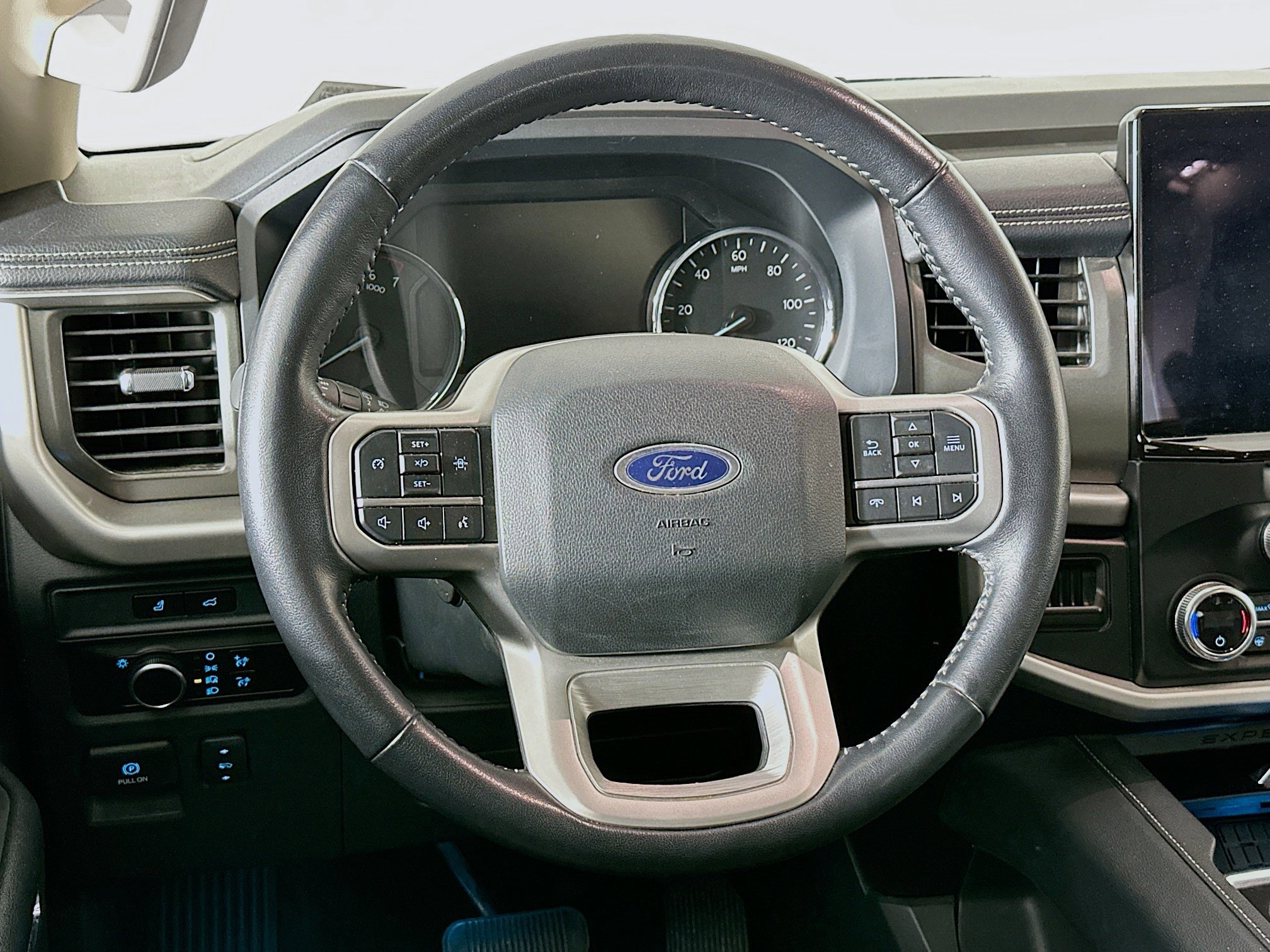 Used 2024 Ford Expedition XLT image 18