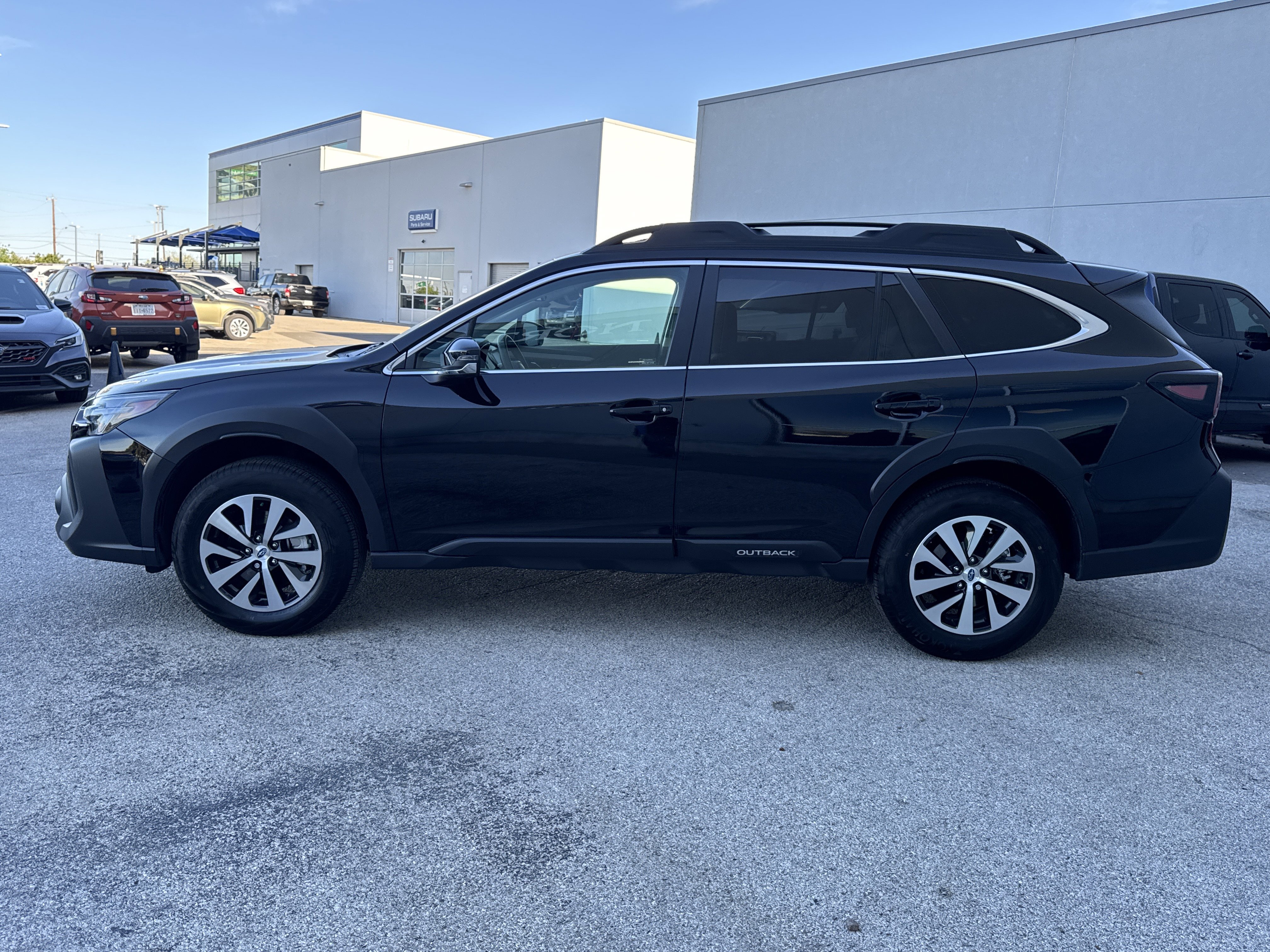 Certified 2025 Subaru Outback Premium AWD/4WD image 6