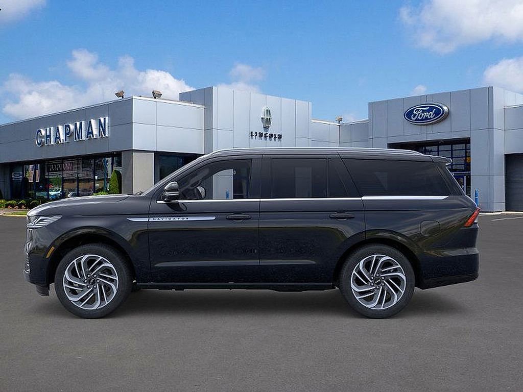 New 2025 Lincoln Navigator Reserve image 3