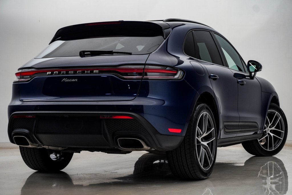 Certified 2025 Porsche Macan image 12