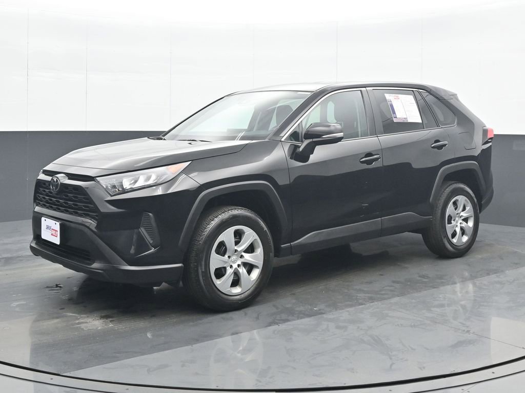 Used 2022 Toyota RAV4 LE image 2