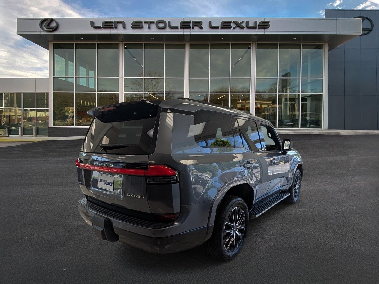 Used 2025 Lexus GX 550 w/ Accessory Package (2T) AWD/4WD image 3