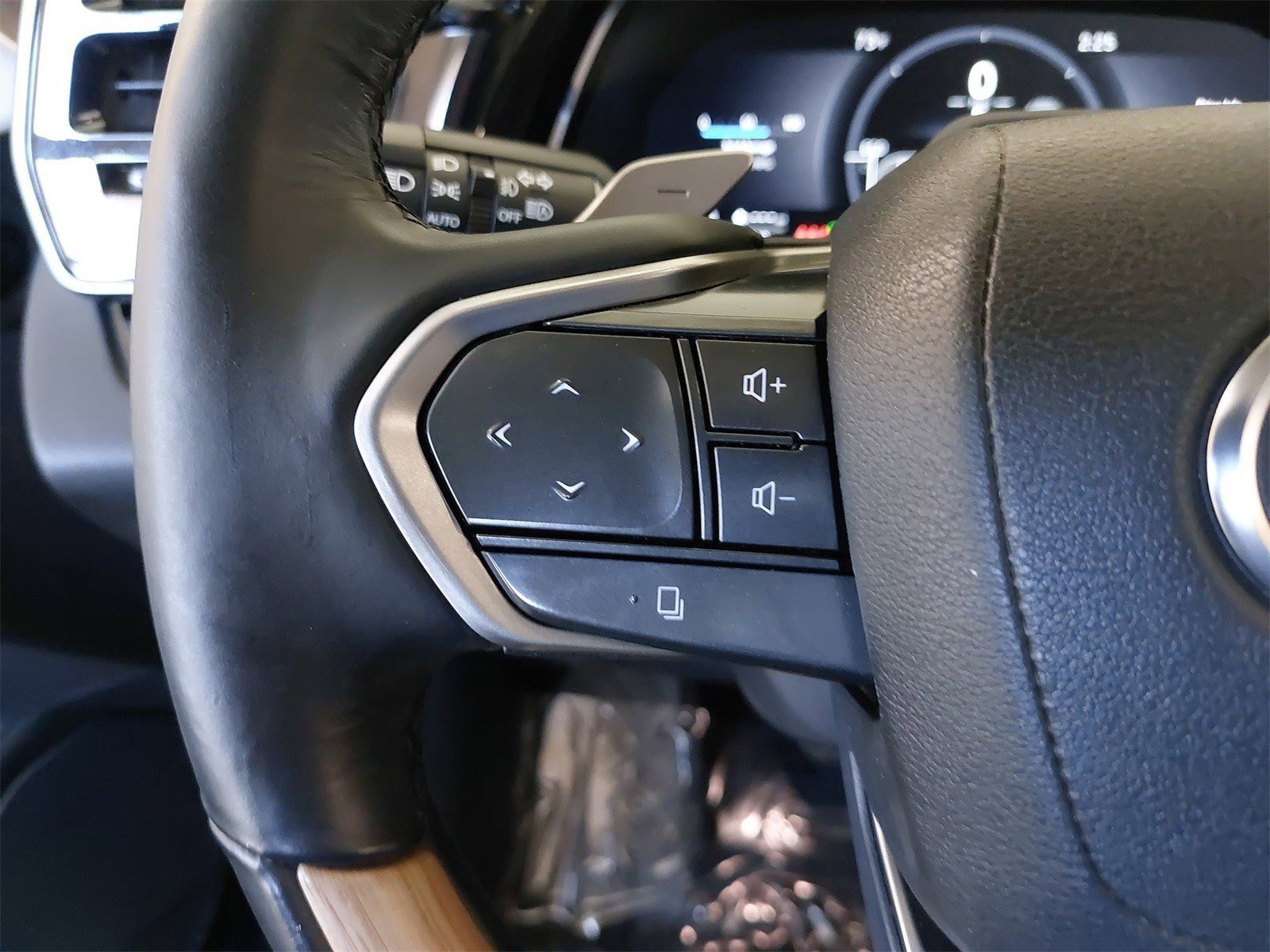 Used 2025 Lexus RX 450h AWD w/ Convenience Package image 18