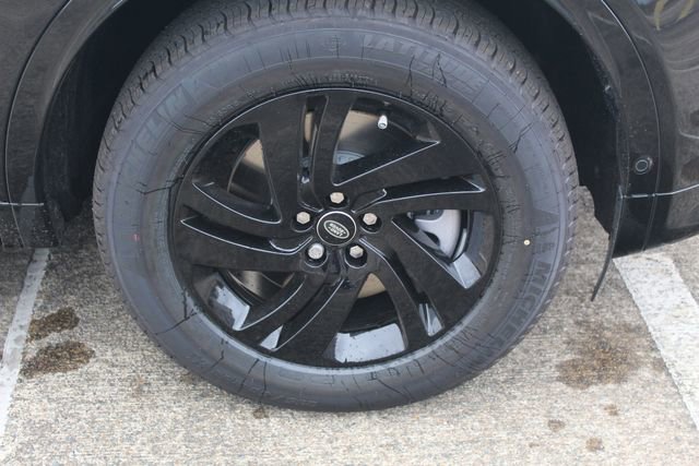 New 2025 Land Rover Discovery Sport S image 9