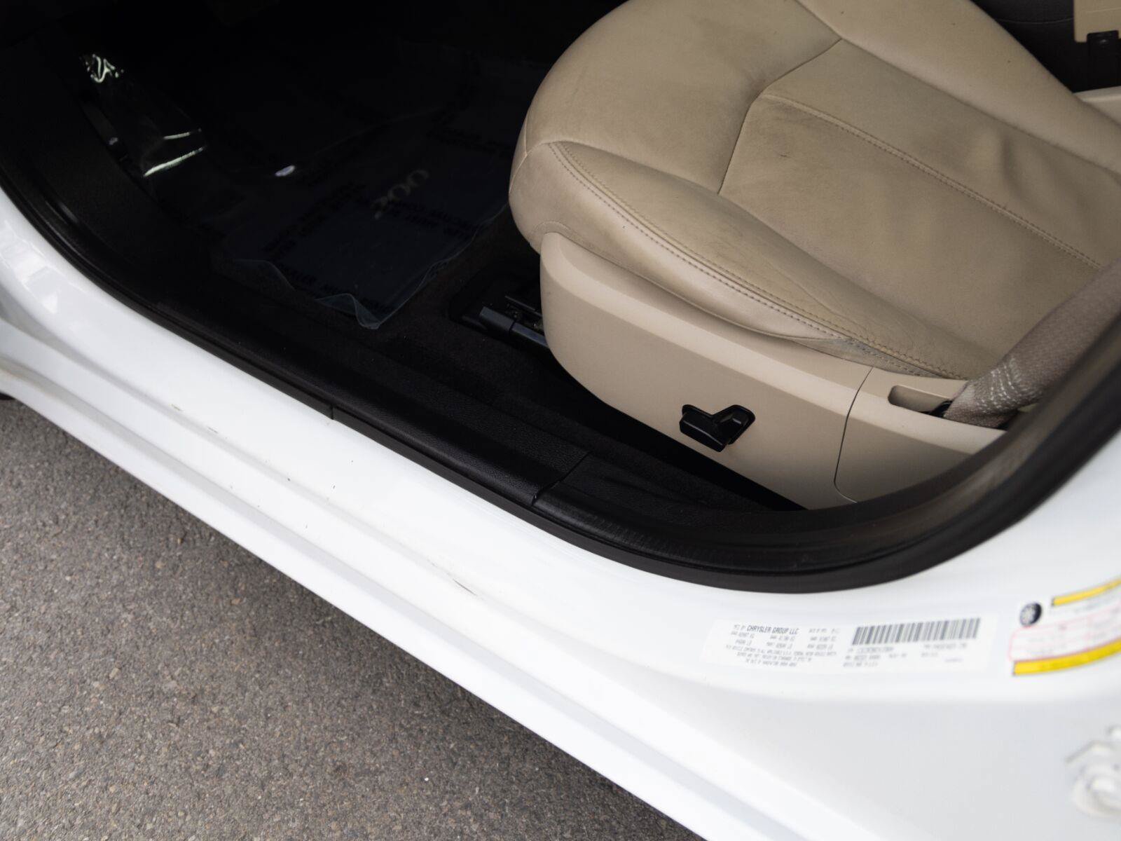 Used 2012 Chrysler 200 Limited FWD image 10
