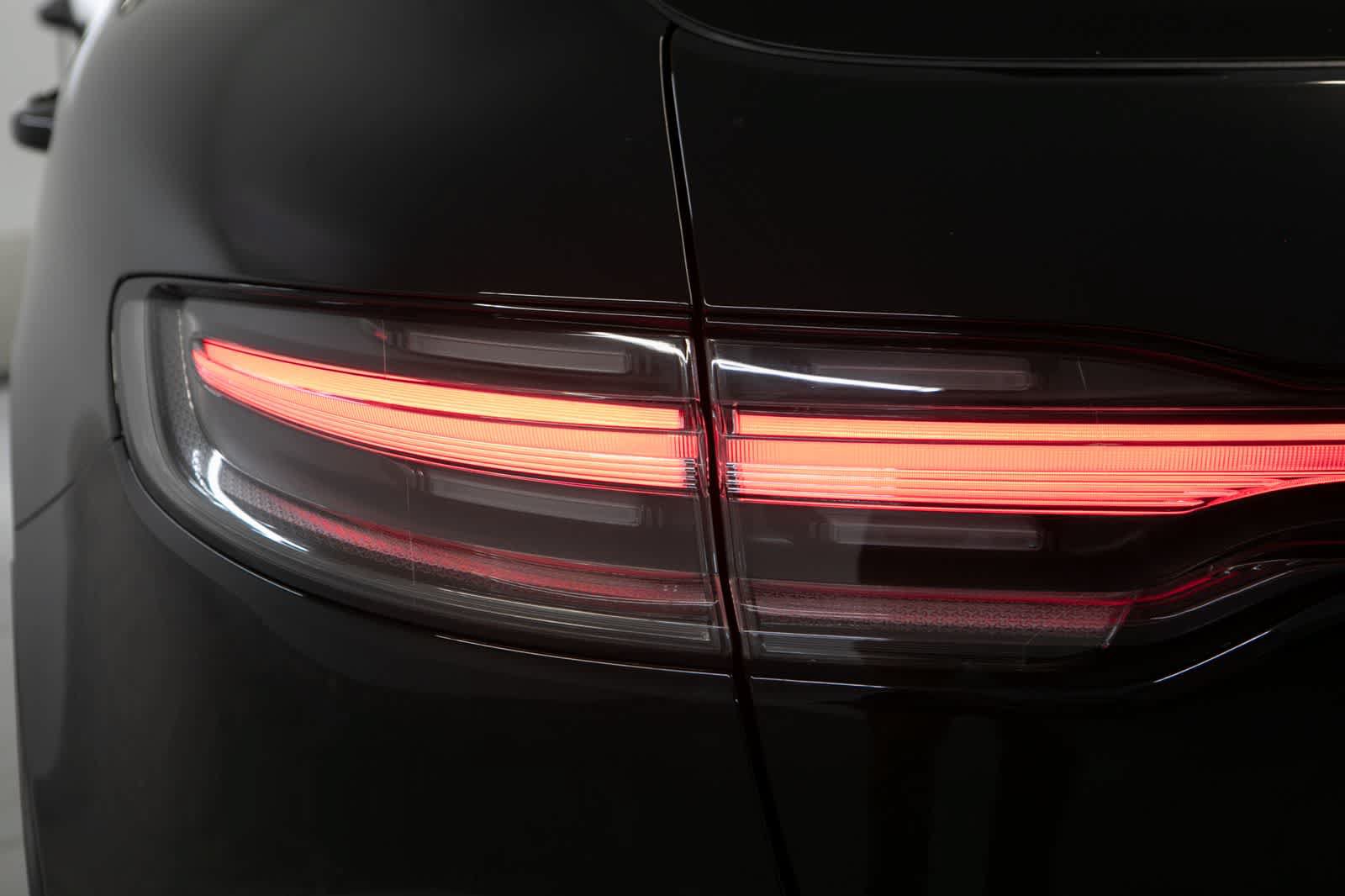 Used 2023 Porsche Macan S AWD/4WD image 36